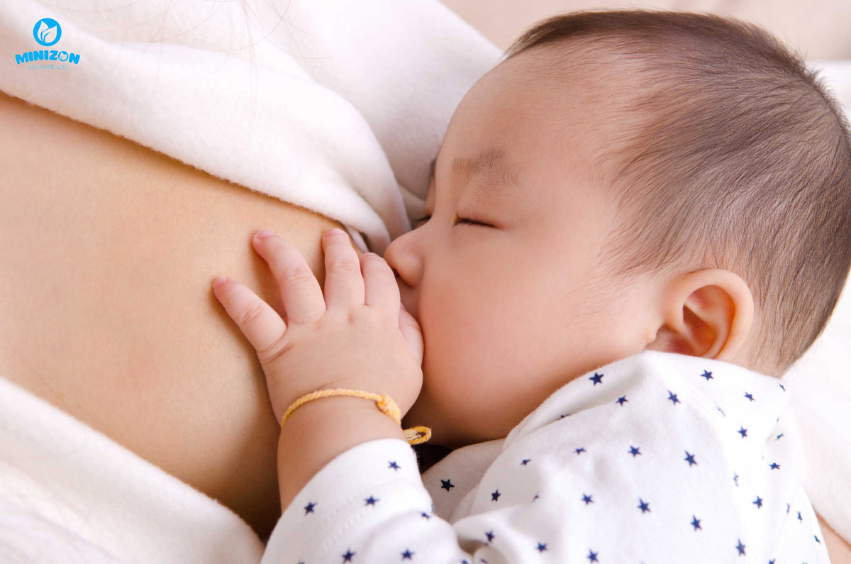 Tại sao cần cho bé bú sữa mẹ hoàn toàn trong 6 tháng đầu đời