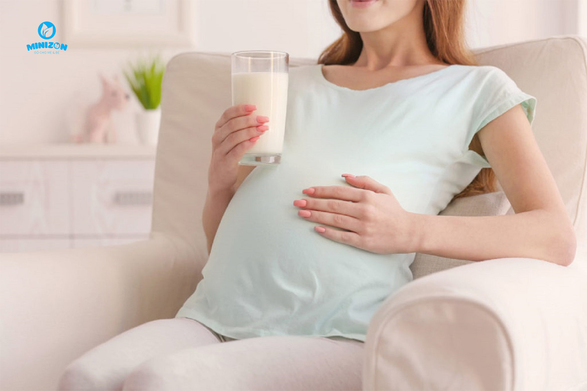 Mẹ bầu uống sữa cho con tăng cân