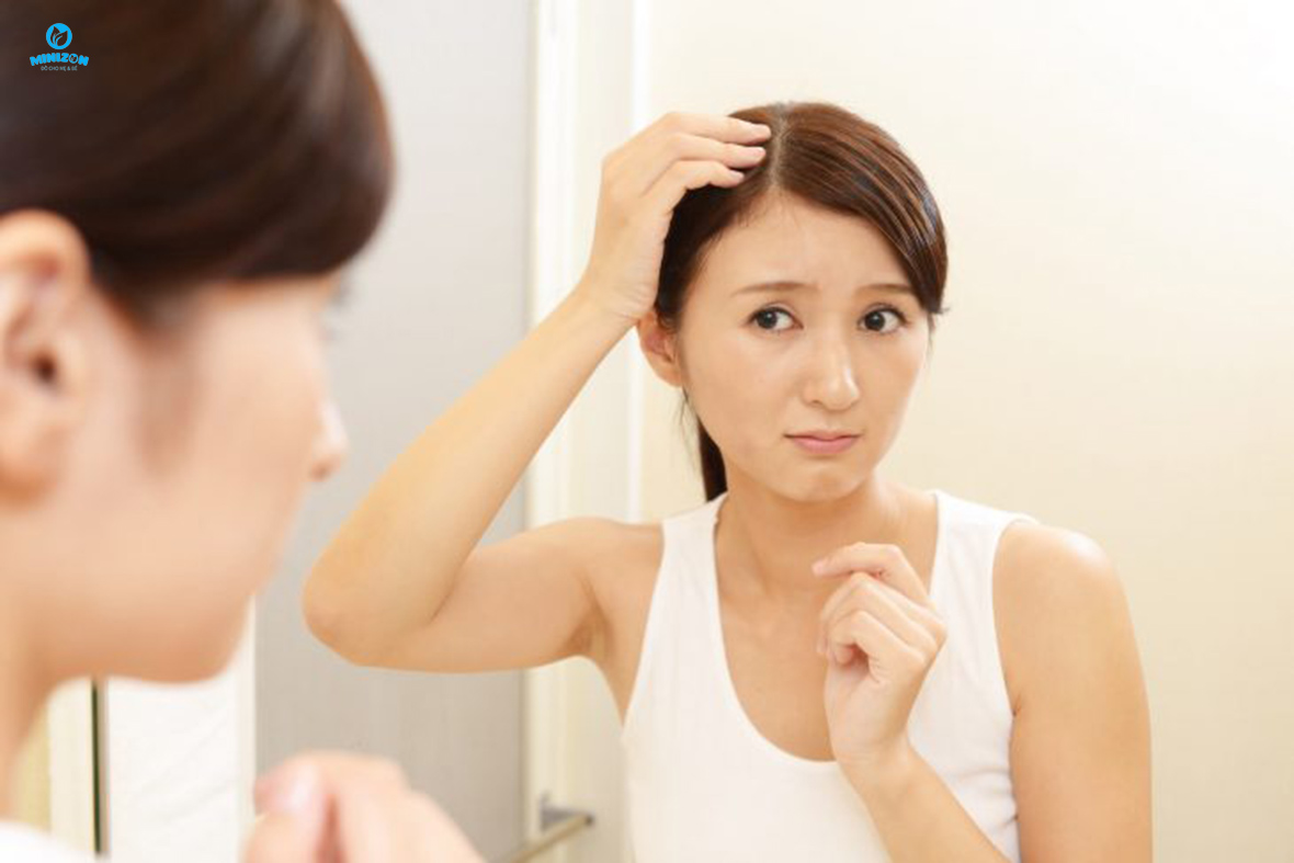 Chăm sóc tóc đúng cách tránh rụng tóc sau sinh