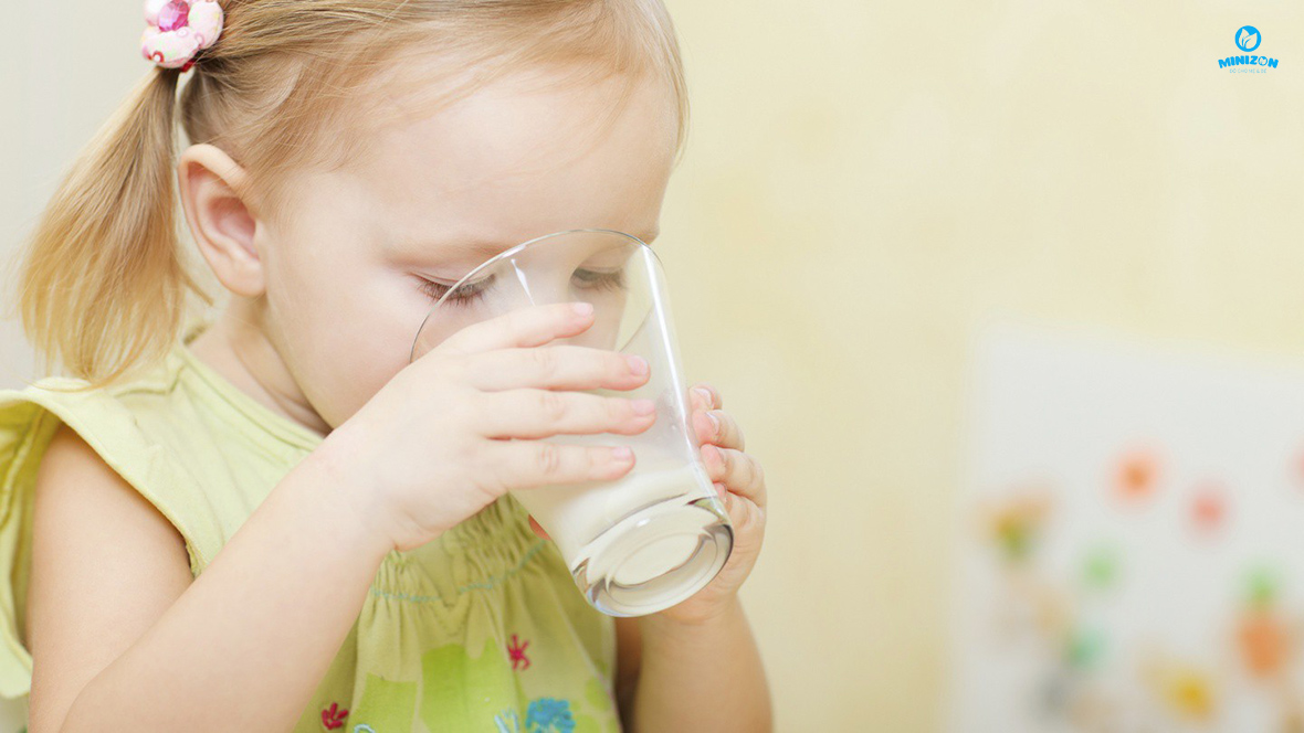 Sữa non giúp phát triển trí não ở trẻ nhỏ