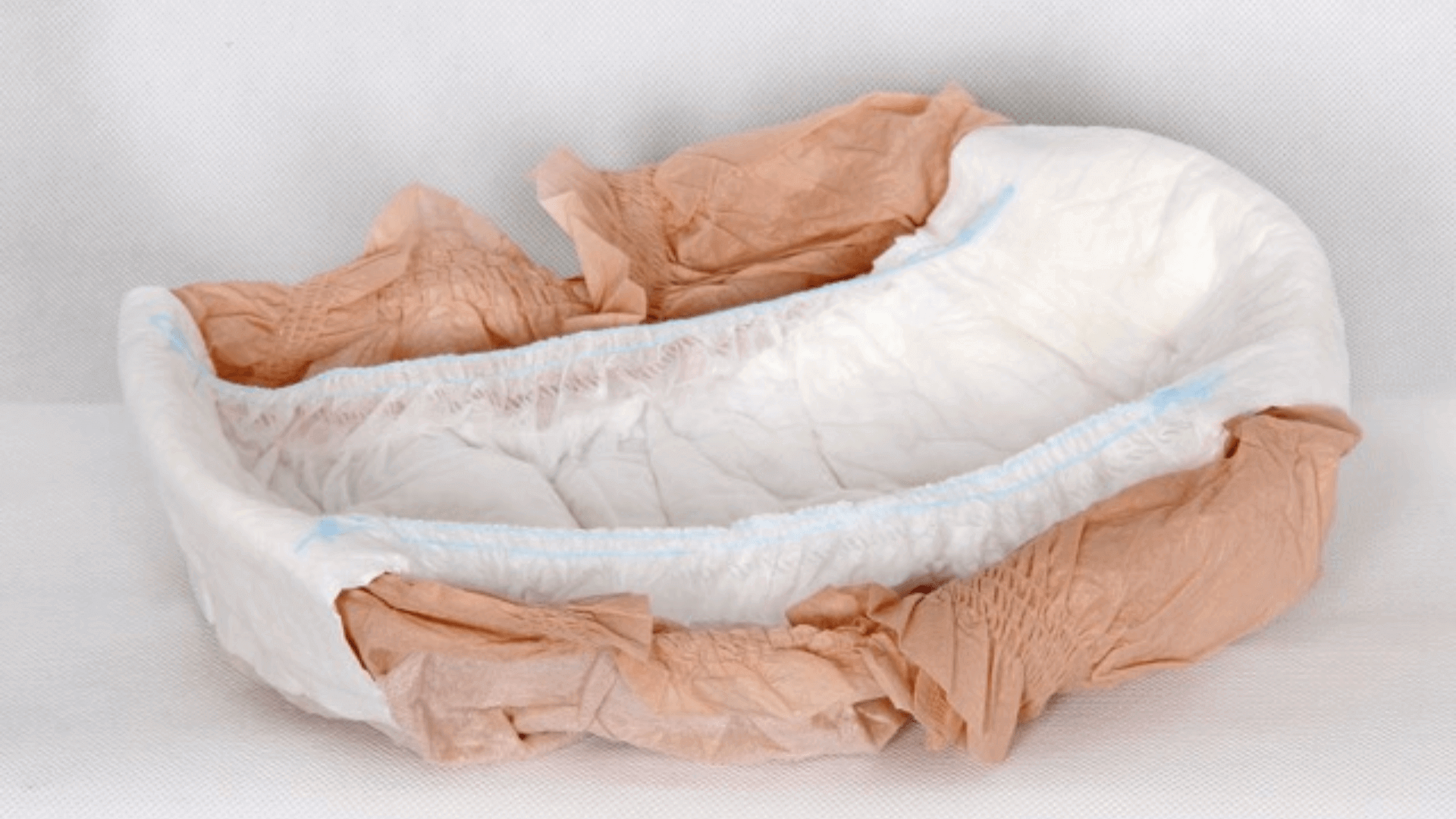 5.So sánh tã quần cho mẹ sau sinh và băng vệ sinh thường